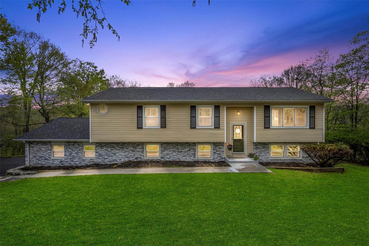 122 Susan Drive - Photo 1