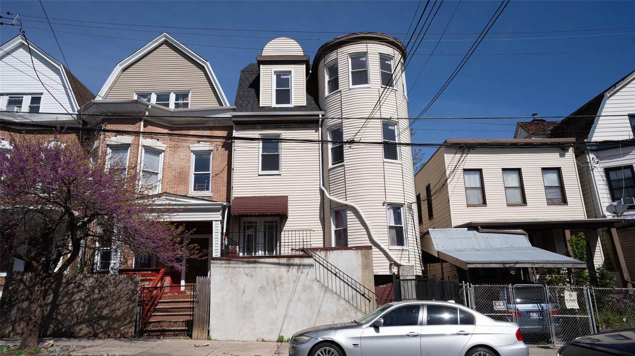 2783 Marion Avenue - Photo 1