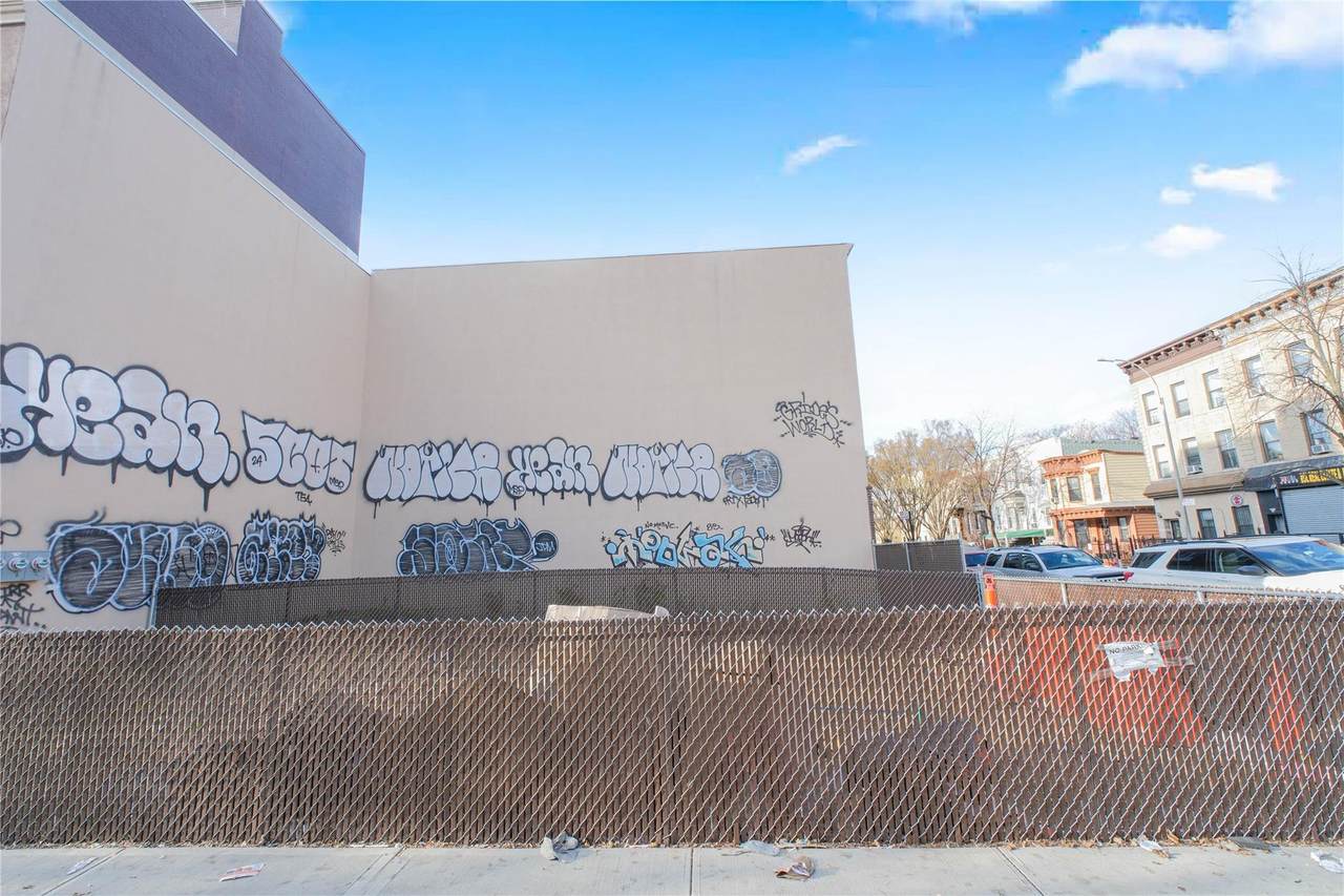 52 Buffalo Avenue - Photo 1