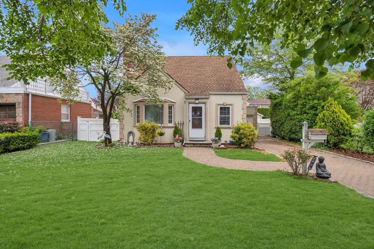 108 Gerard Avenue - Photo 1