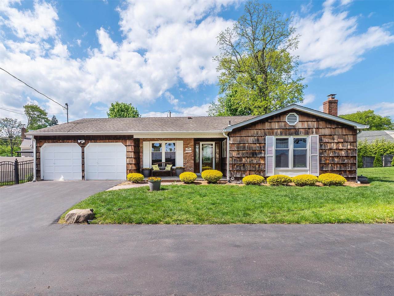 386A Glen Cove Avenue - Photo 1