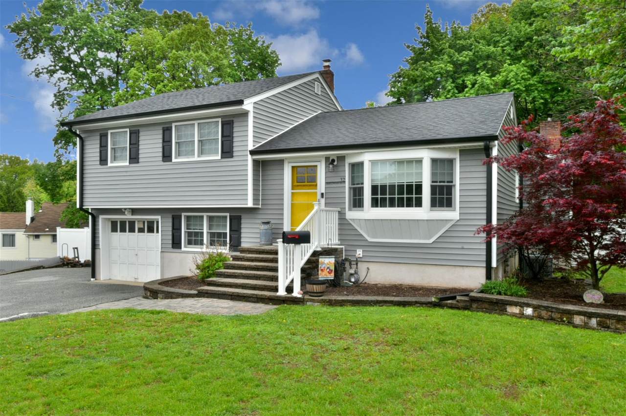 32 Maplewood Boulevard - Photo 1