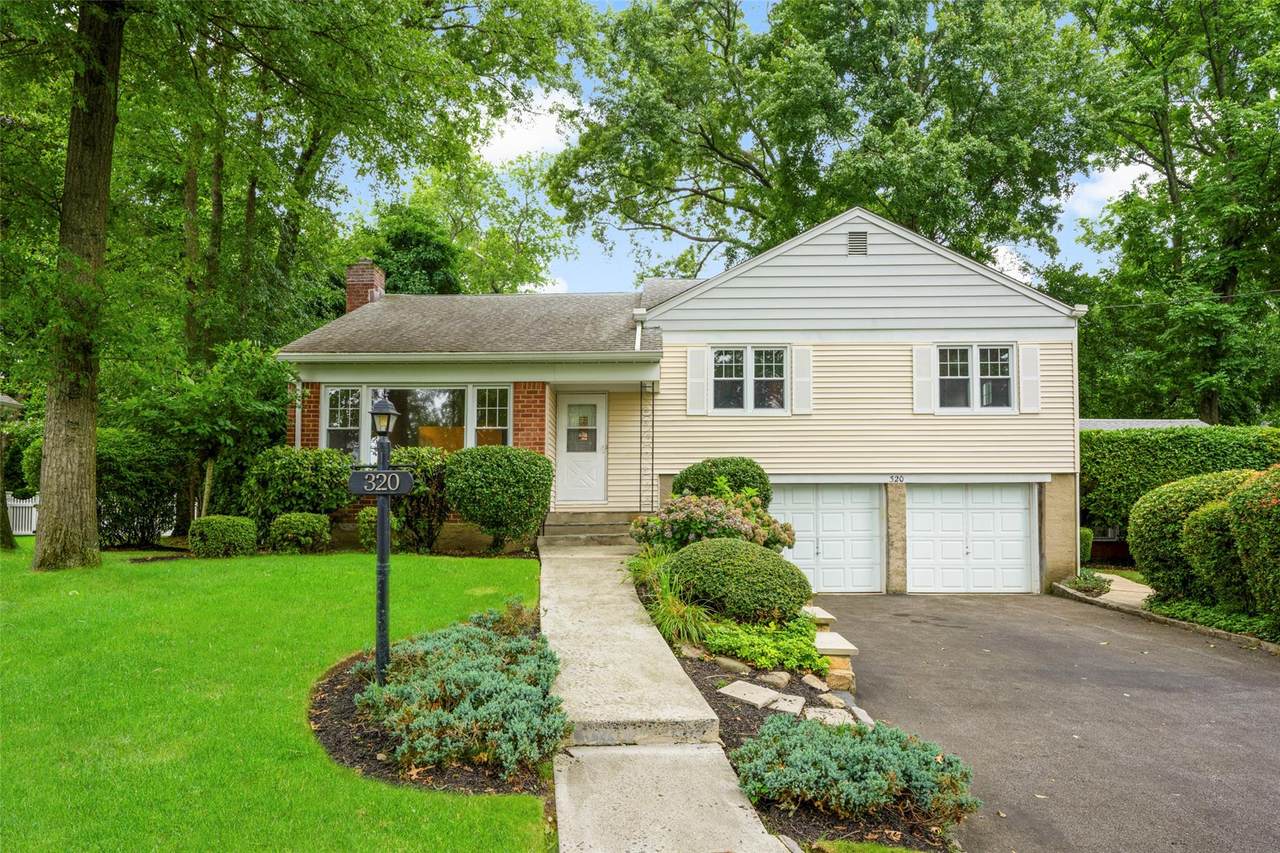 320 Stuart Drive - Photo 1