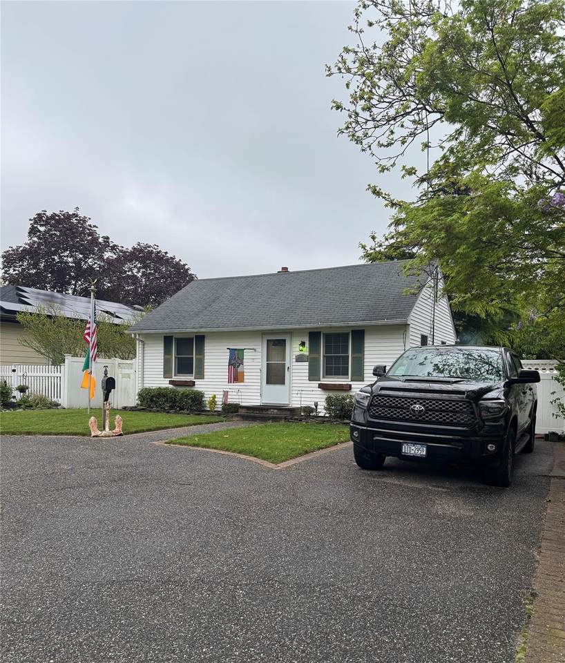 53 Bayview Avenue - Photo 1