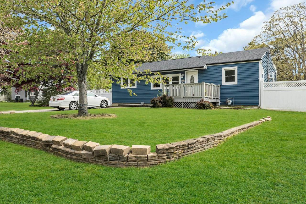 569 Oak Avenue - Photo 1