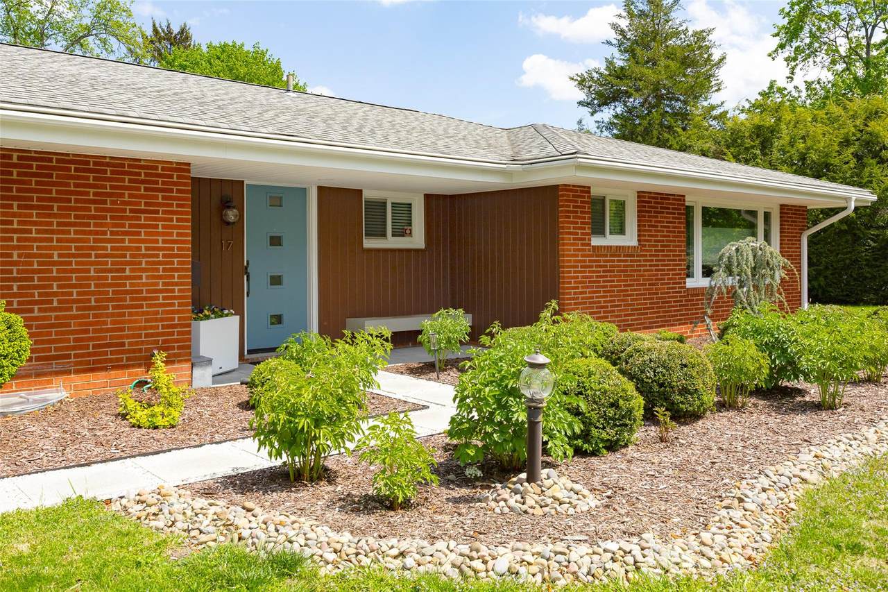 17 Thornwood Drive - Photo 1