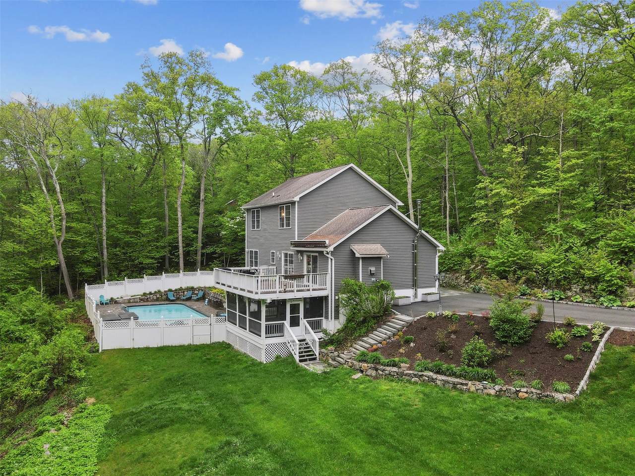 25 Crest Road - Photo 1