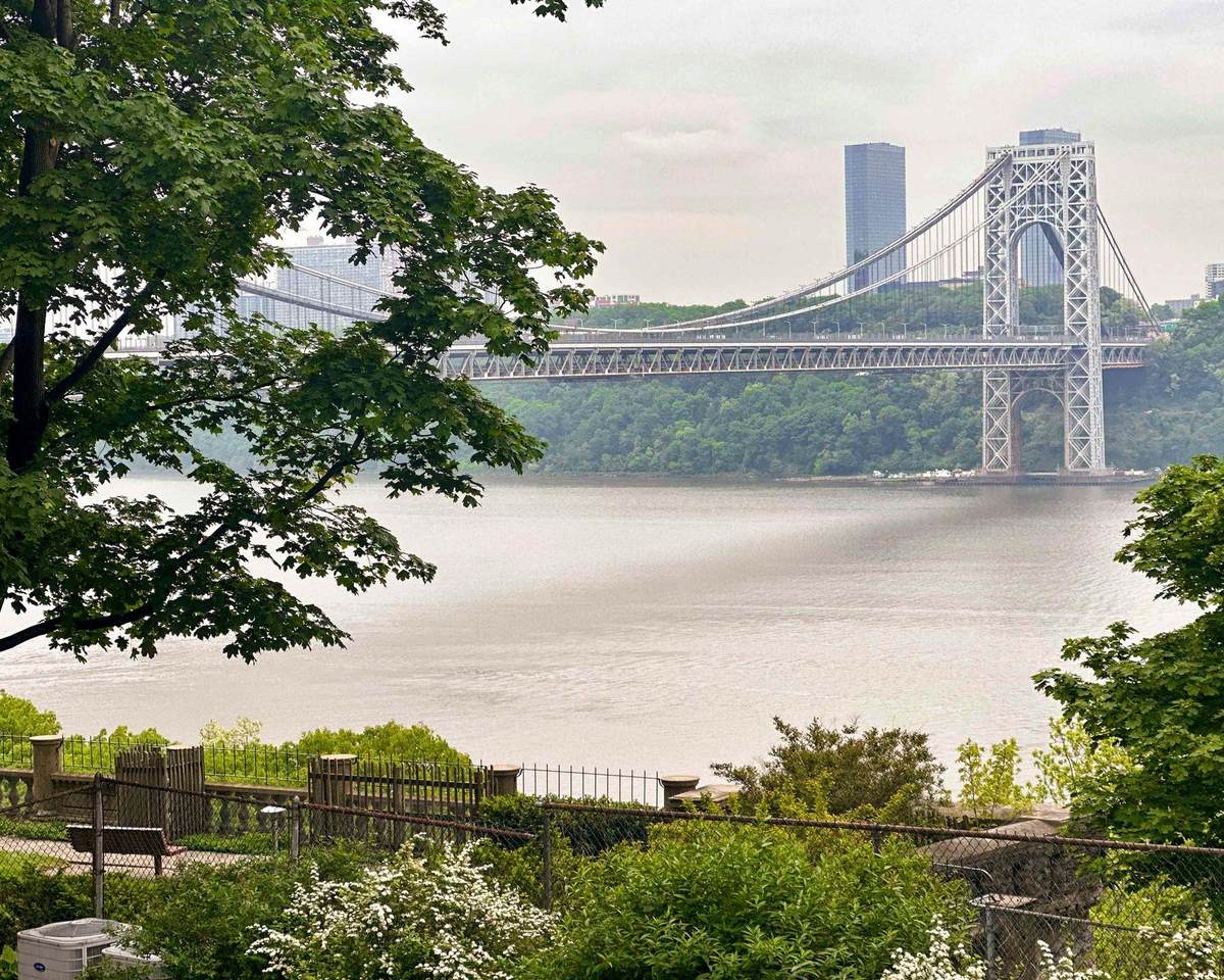 160 Cabrini Boulevard - Photo 1