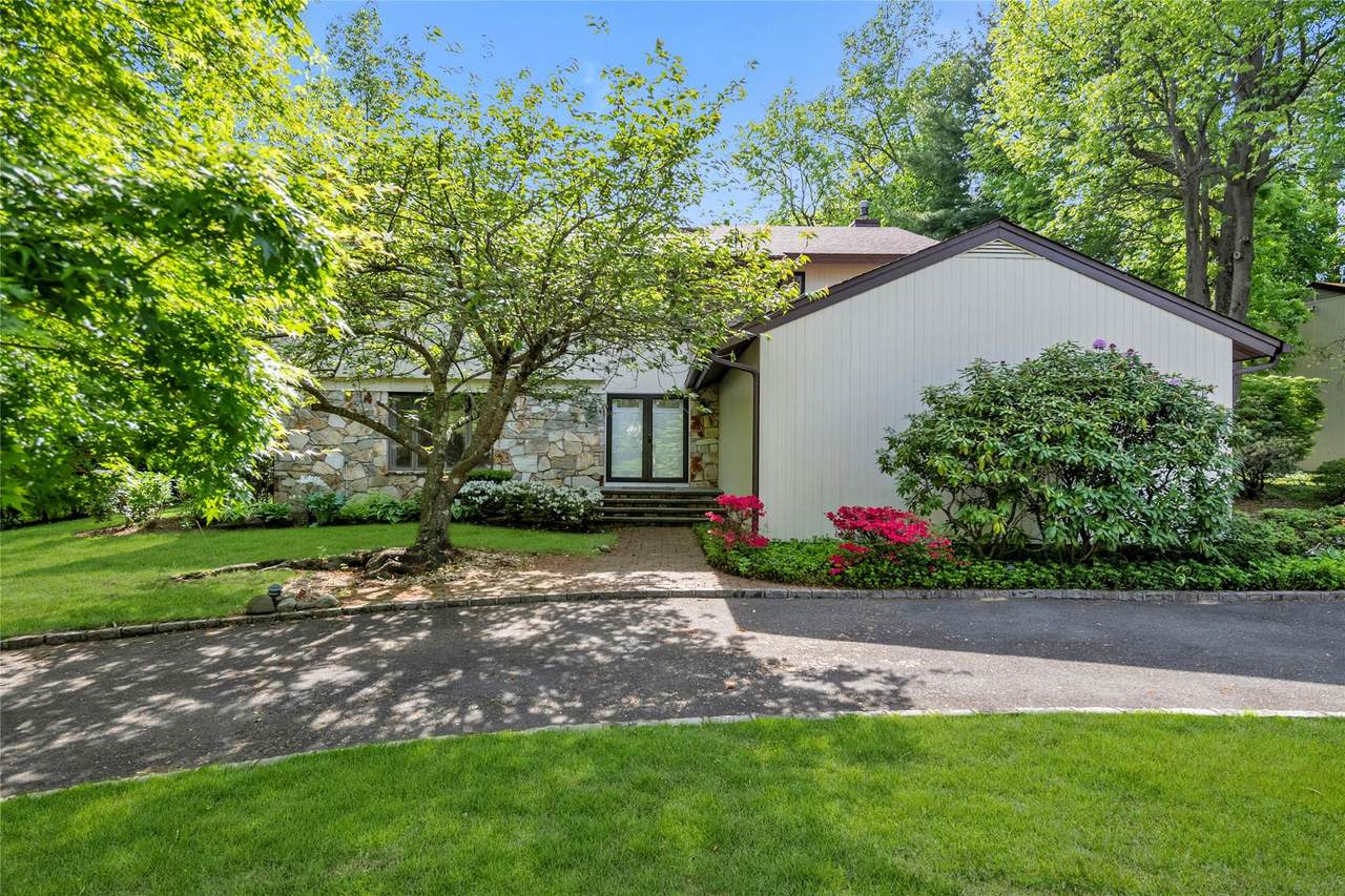 8 Bolton Drive - Photo 1