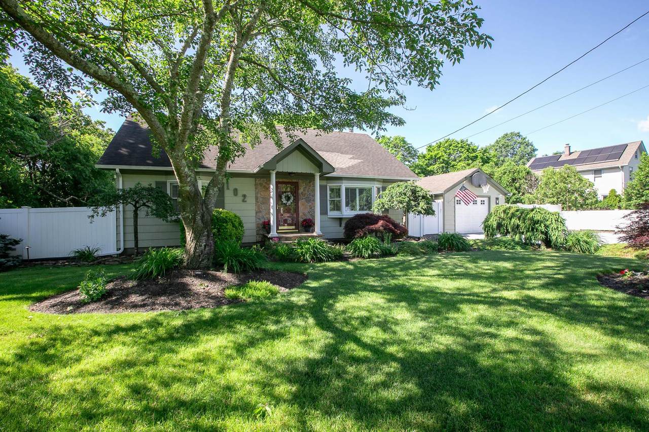 102 Greenport Avenue - Photo 1