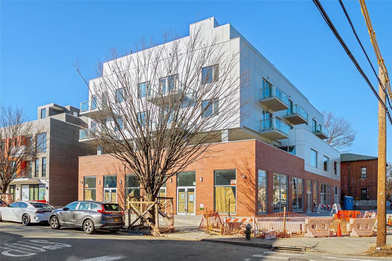 150-23 Barclay Avenue - Photo 1