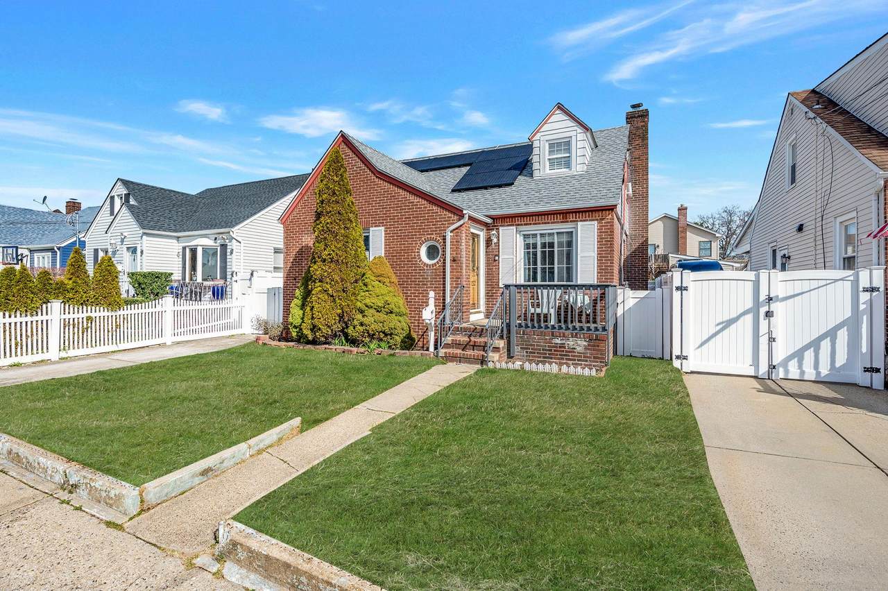 978 Fenworth Boulevard - Photo 1
