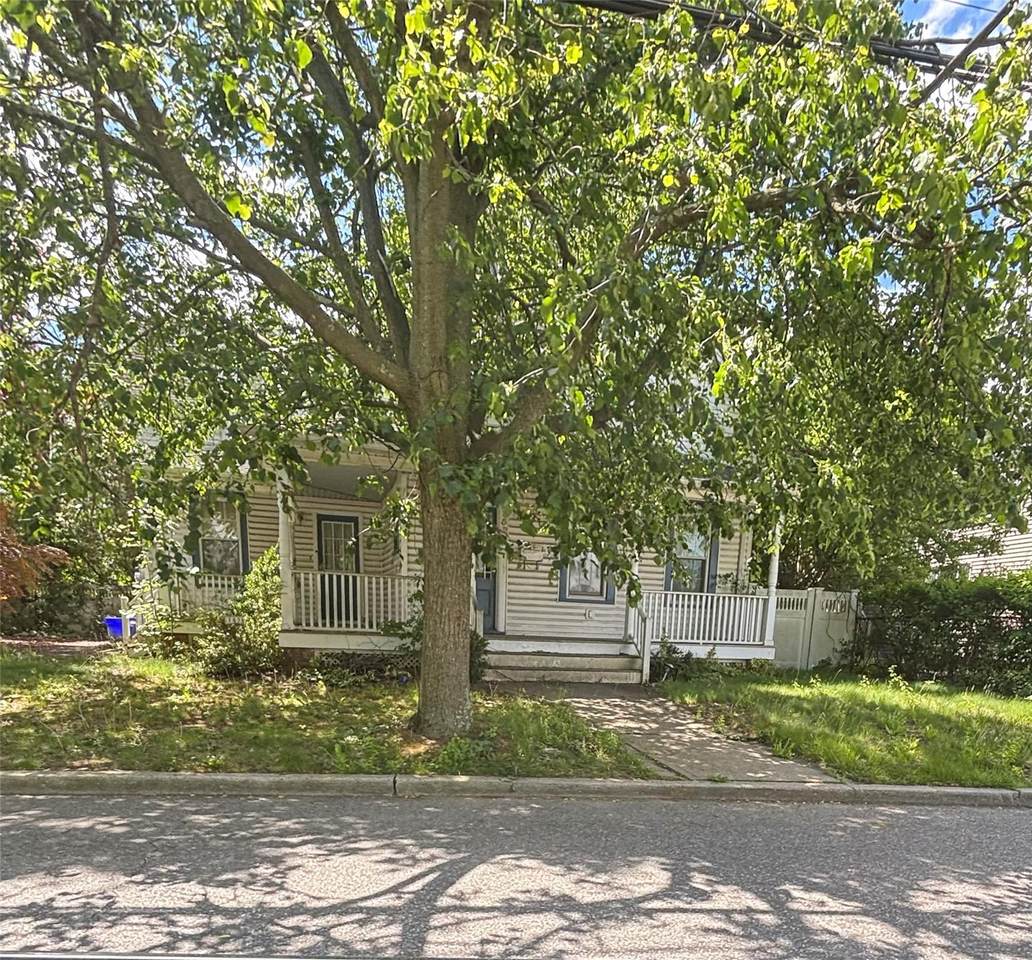252 Locust Avenue - Photo 1