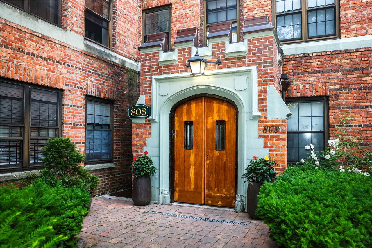 808 Bronx River Road - Photo 1