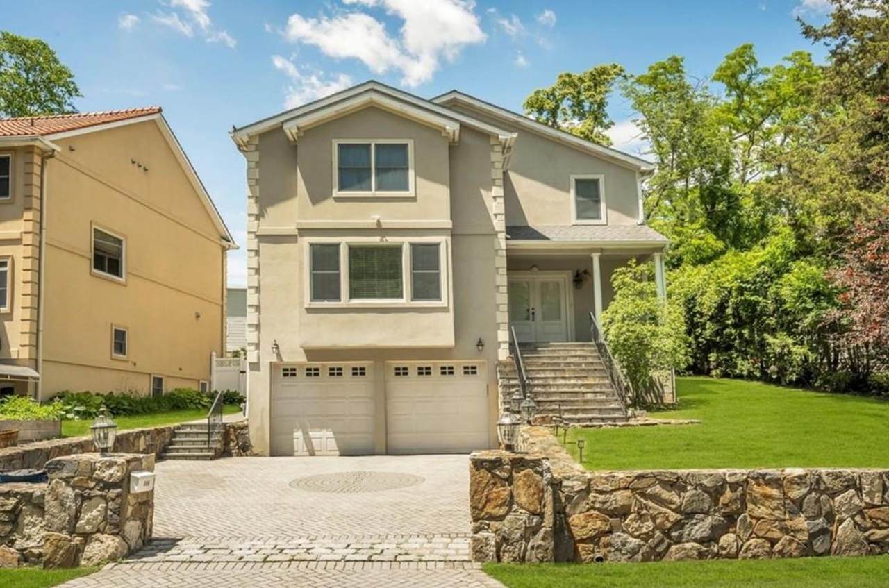 696 Ridgeway - Photo 1