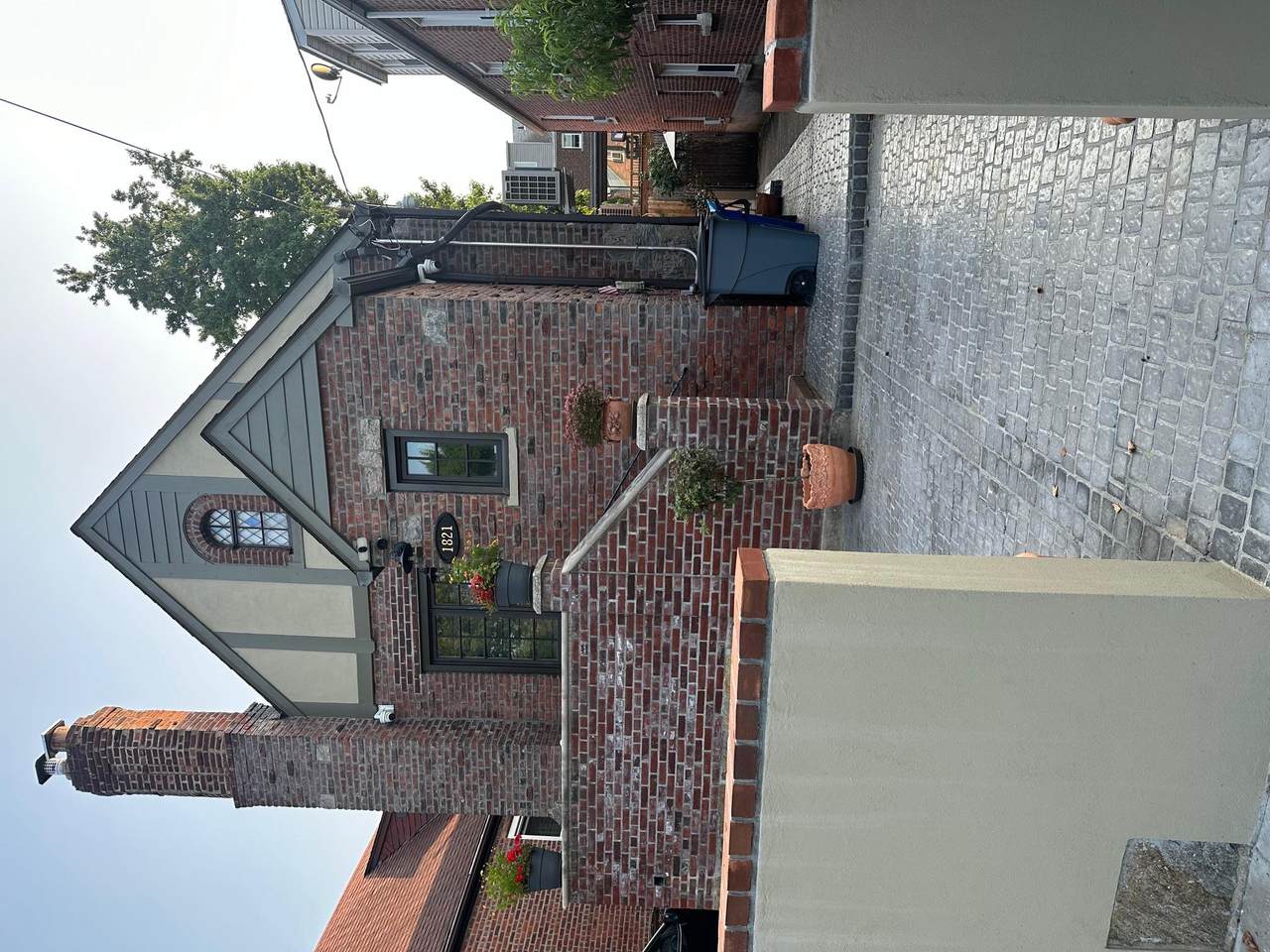 1821 Tenbroeck Avenue - Photo 1