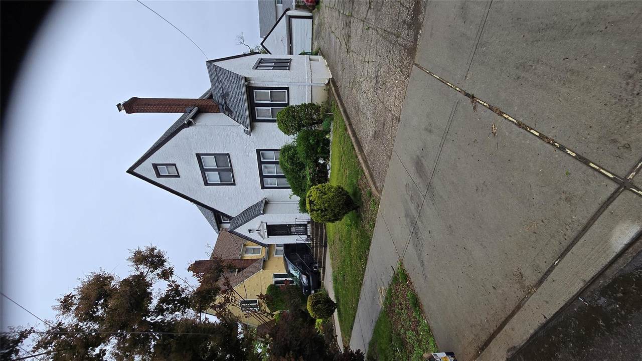 11419 179th Street - Photo 1