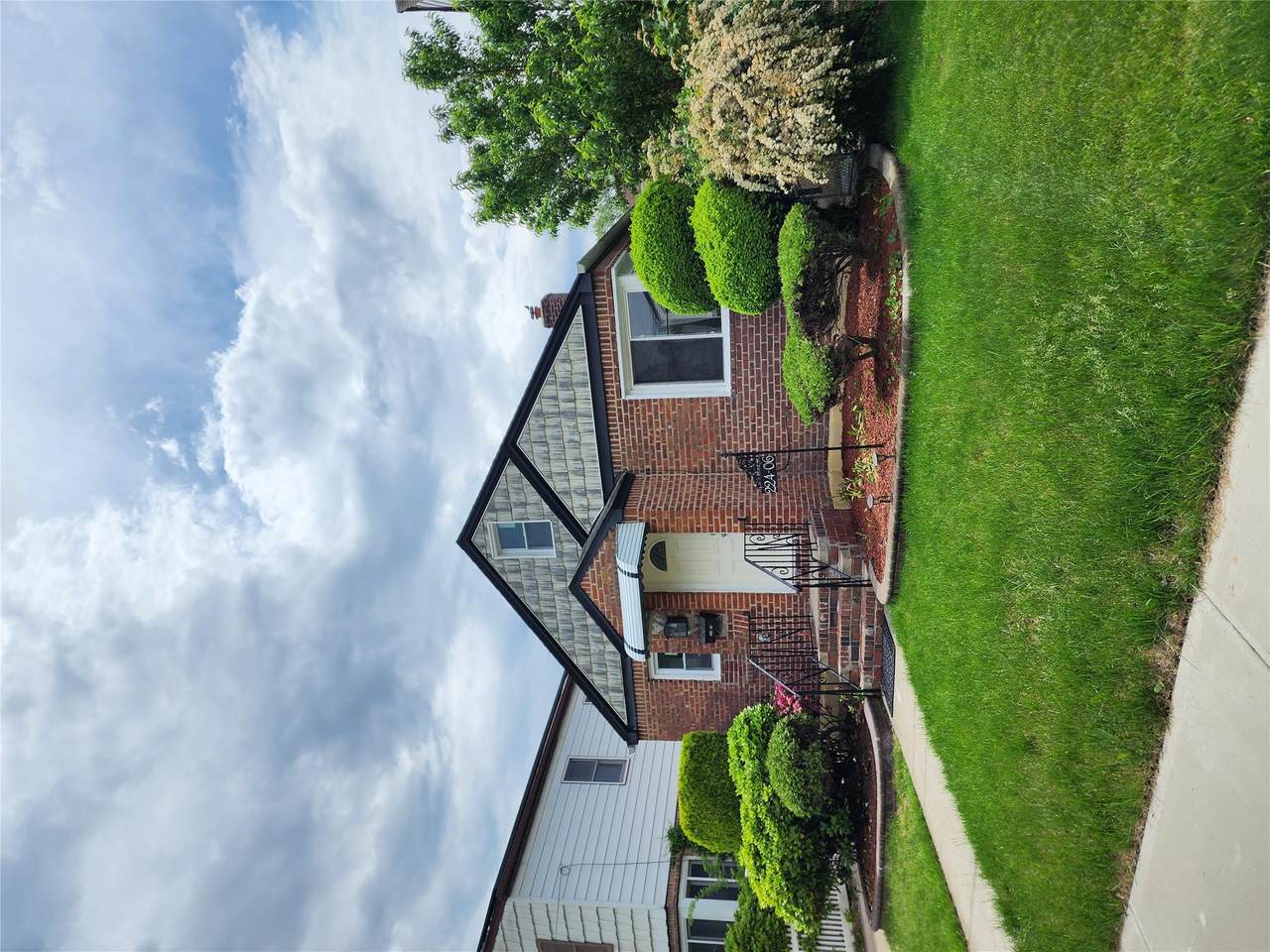 224-06 114 Road - Photo 1