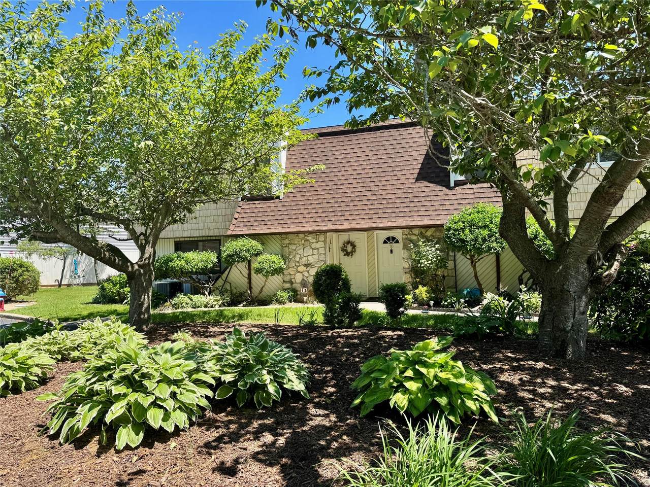 71 Pointe Circle - Photo 1