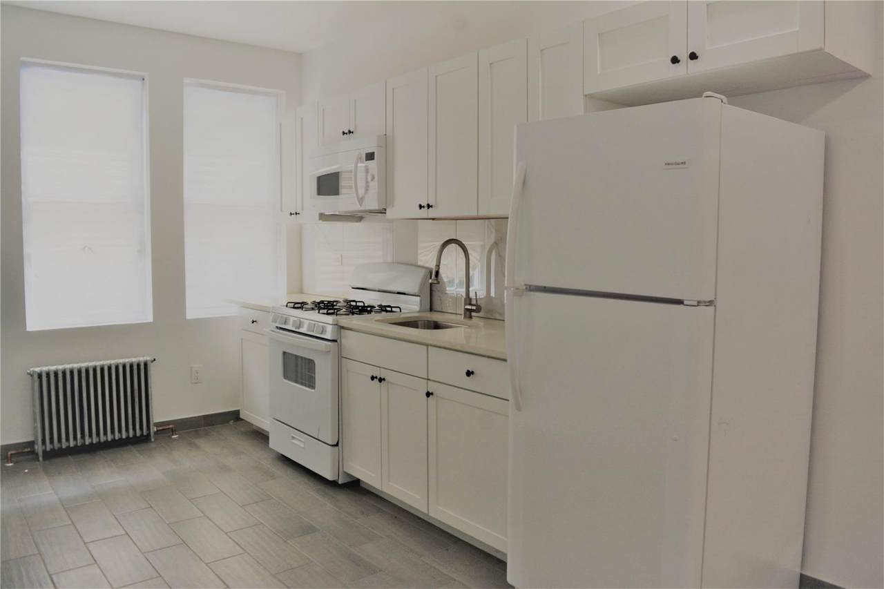 1420 Castleton Avenue - Photo 1