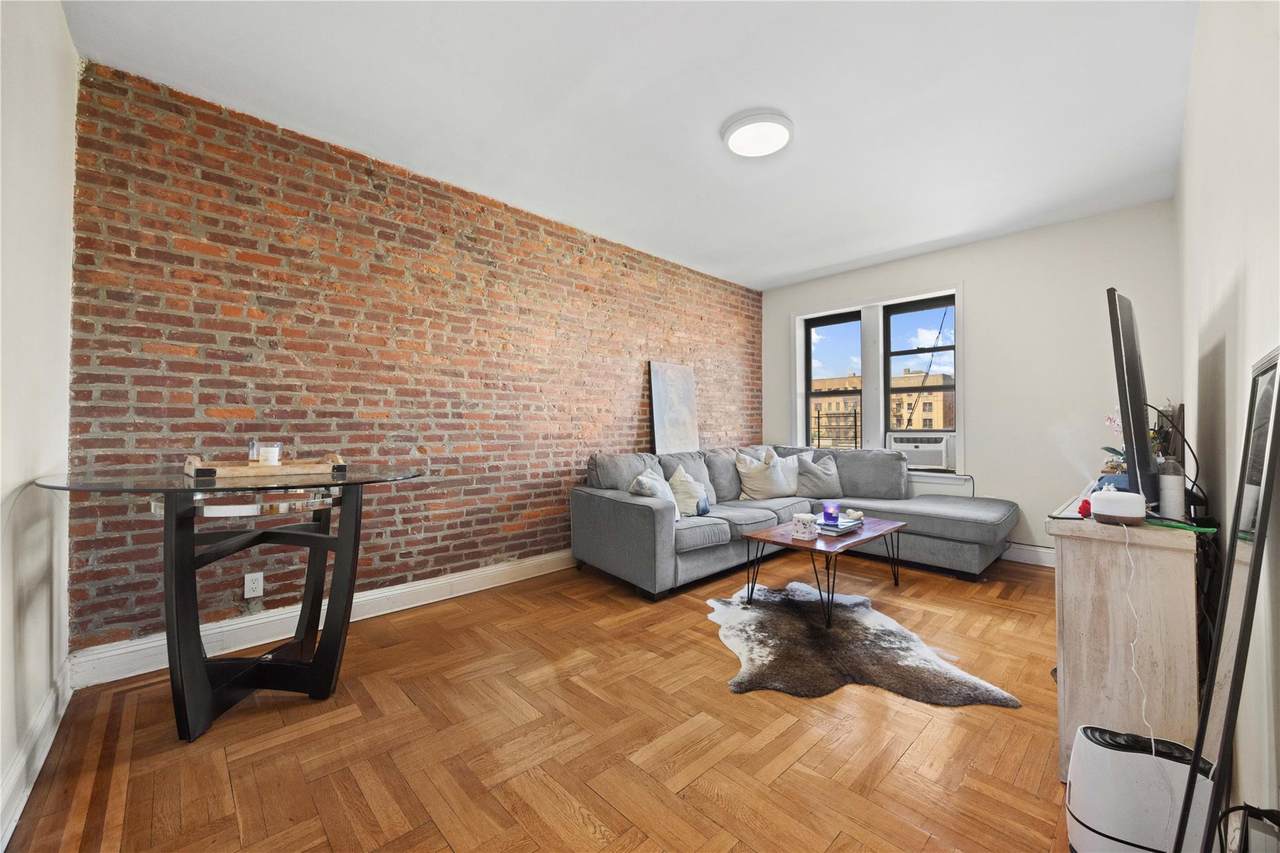 1372 Shakespeare Avenue - Photo 1