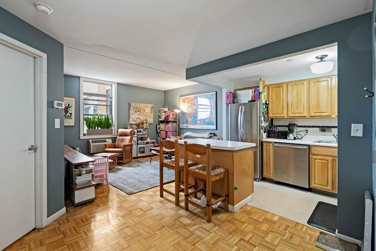 102 Bradhurst Avenue - Photo 1