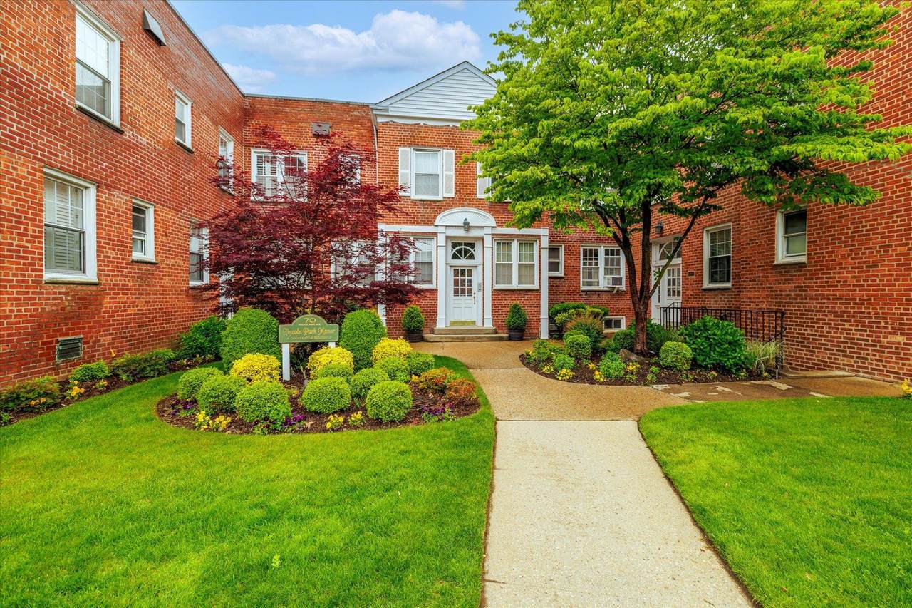 70 Park Avenue - Photo 1