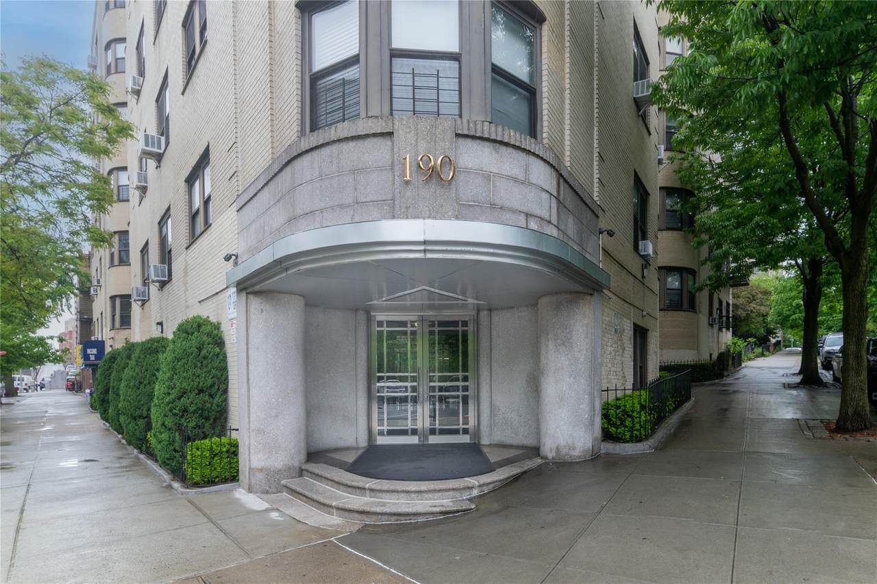 190 East Mosholu Parkway South - Photo 1
