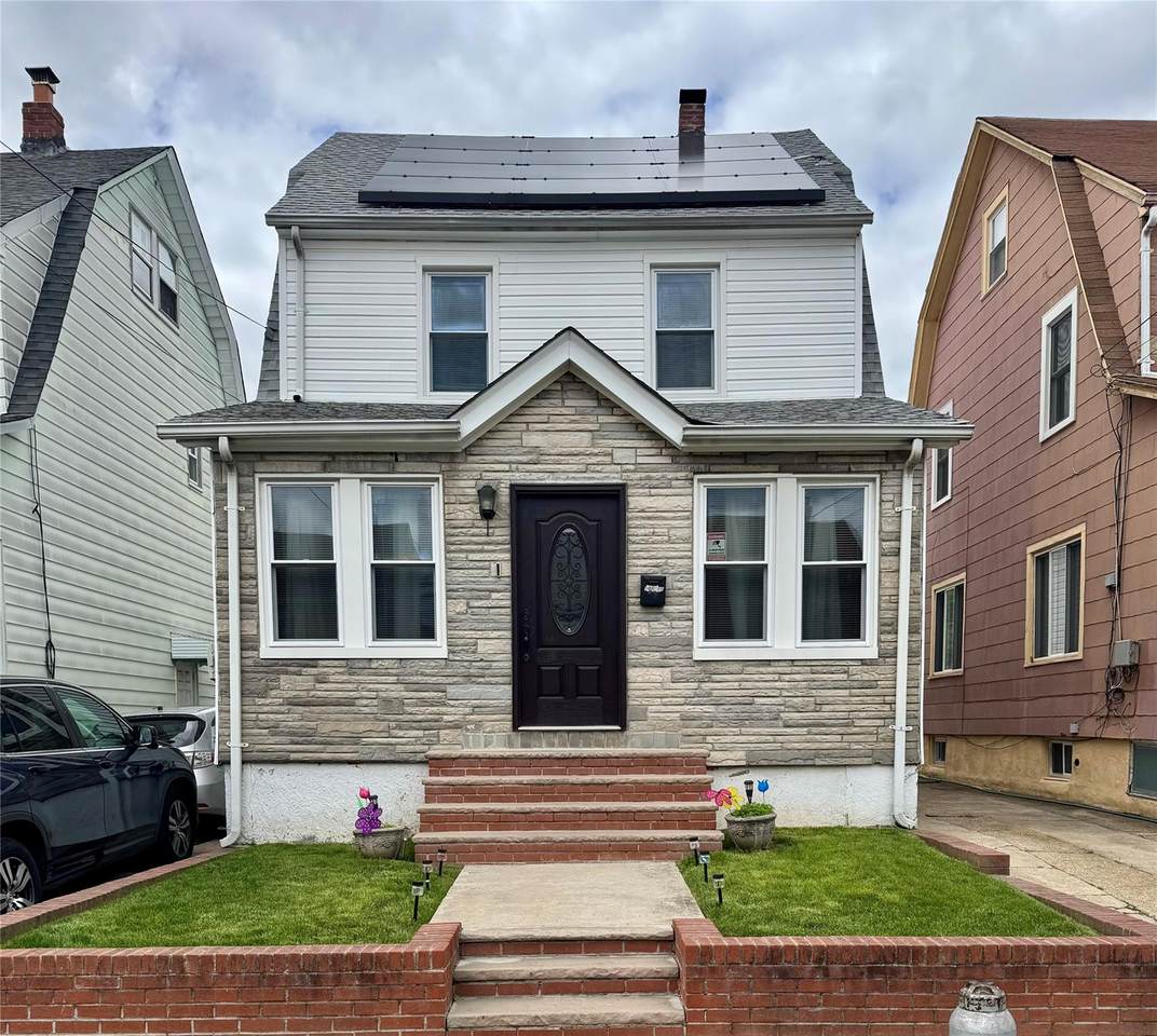 188-25 Mangin Avenue - Photo 1