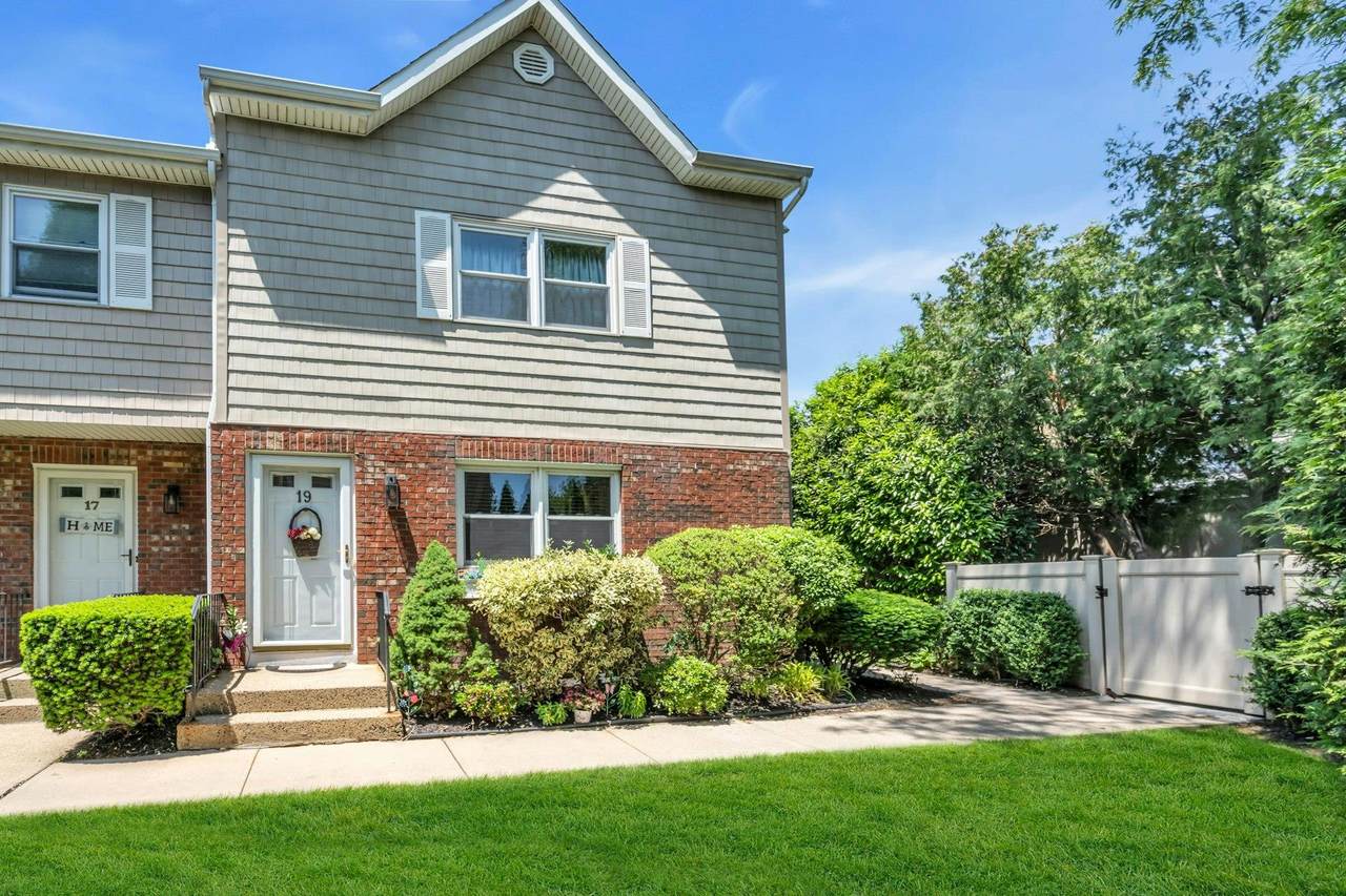 1425 Jerusalem Avenue - Photo 1