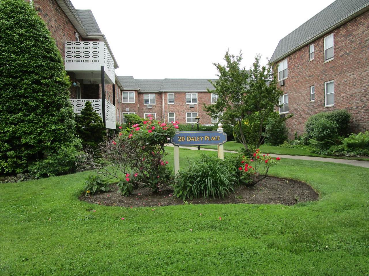 20 Daley Place - Photo 1