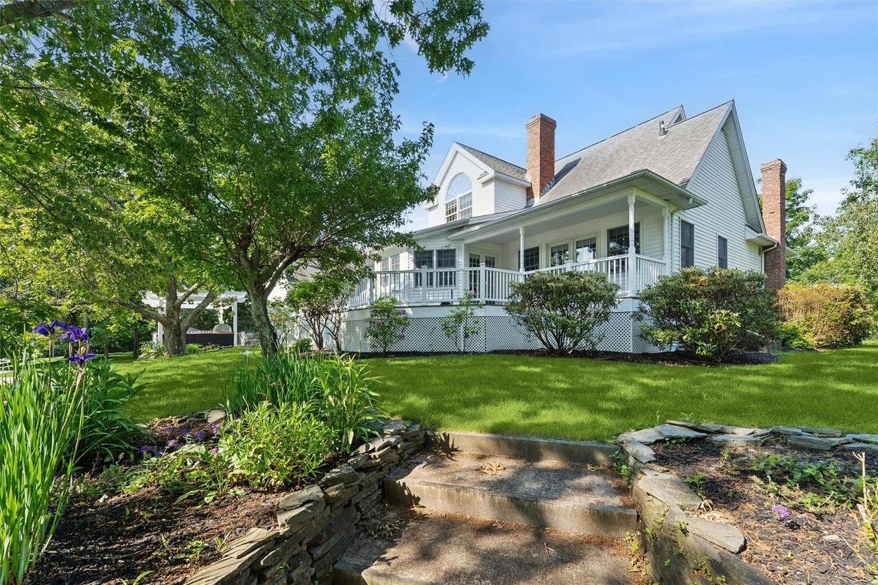 284 Royal Avenue - Photo 1