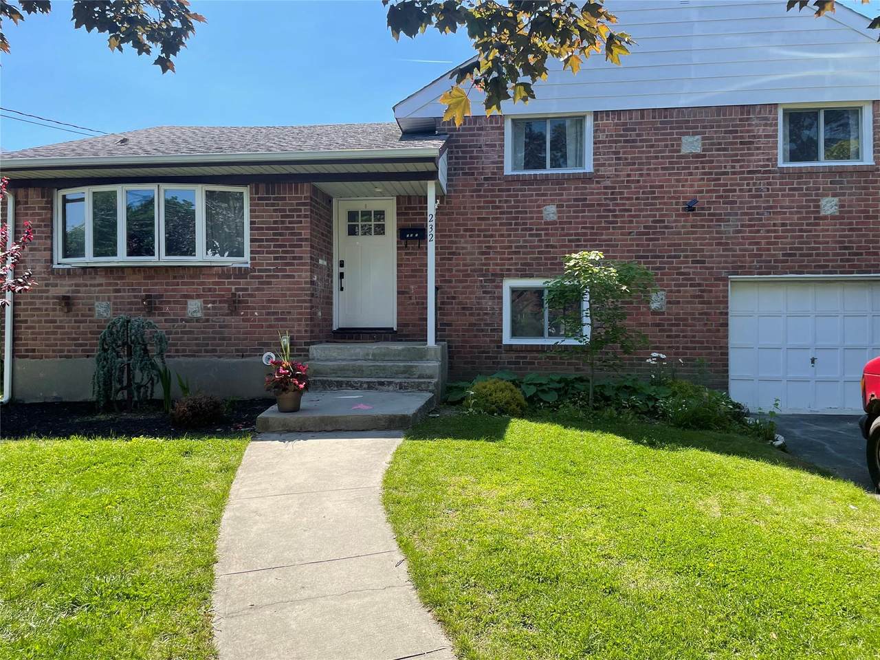 232 Vincent Drive - Photo 1