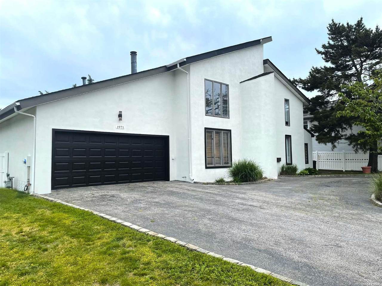 94 Cayuga Avenue - Photo 1