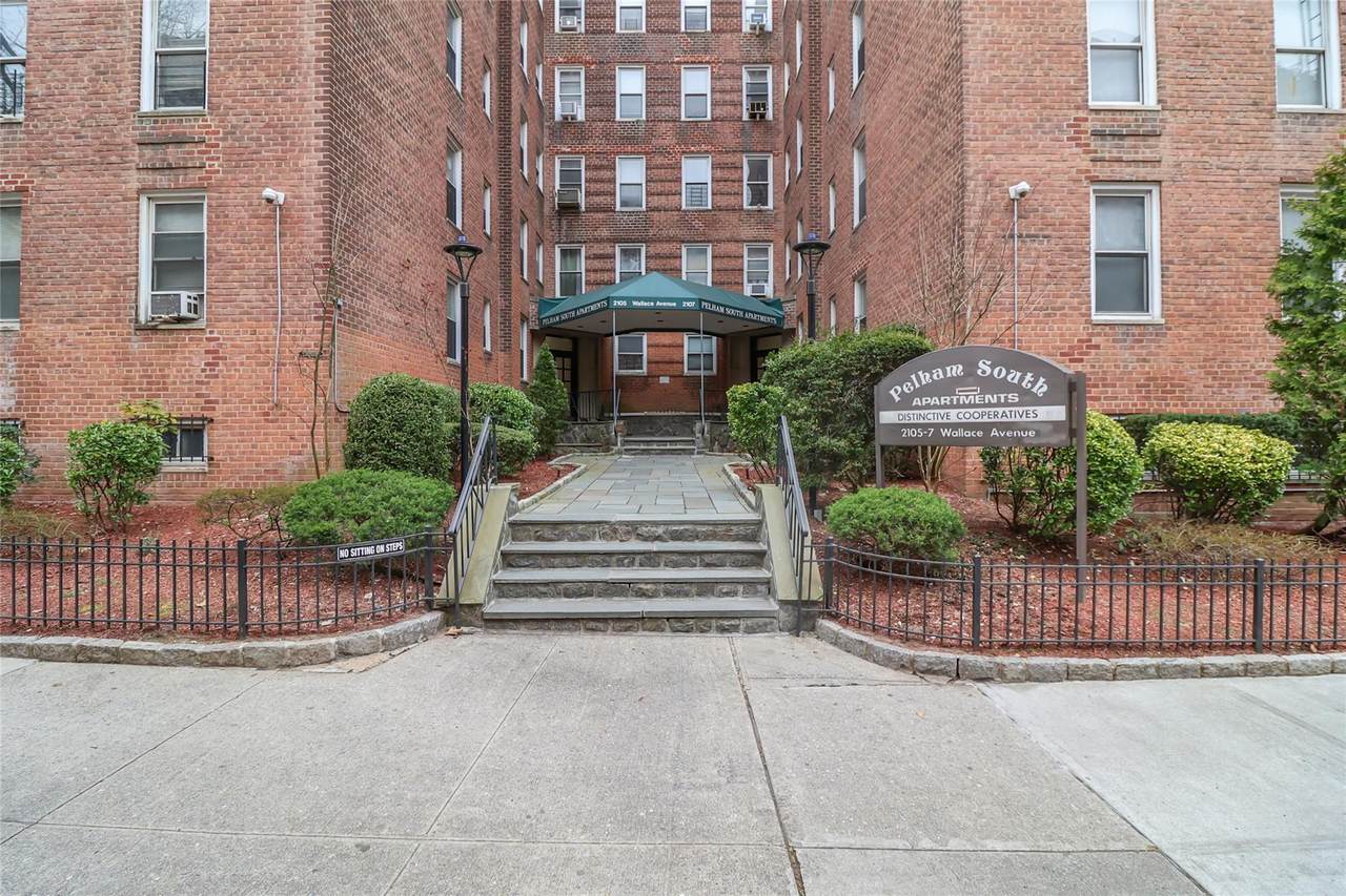 2105 Wallace Avenue - Photo 1