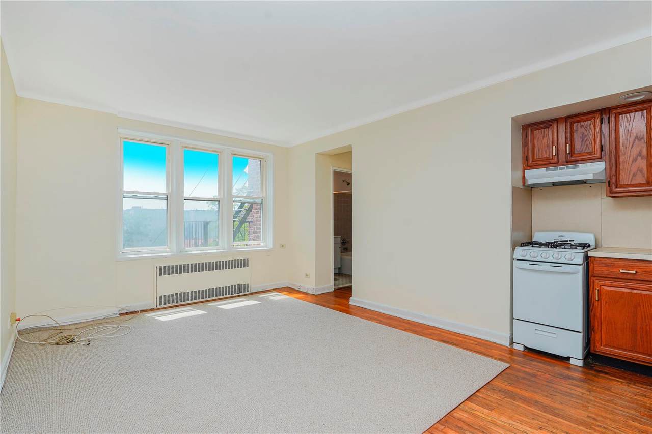 9430 Ridge Boulevard - Photo 1