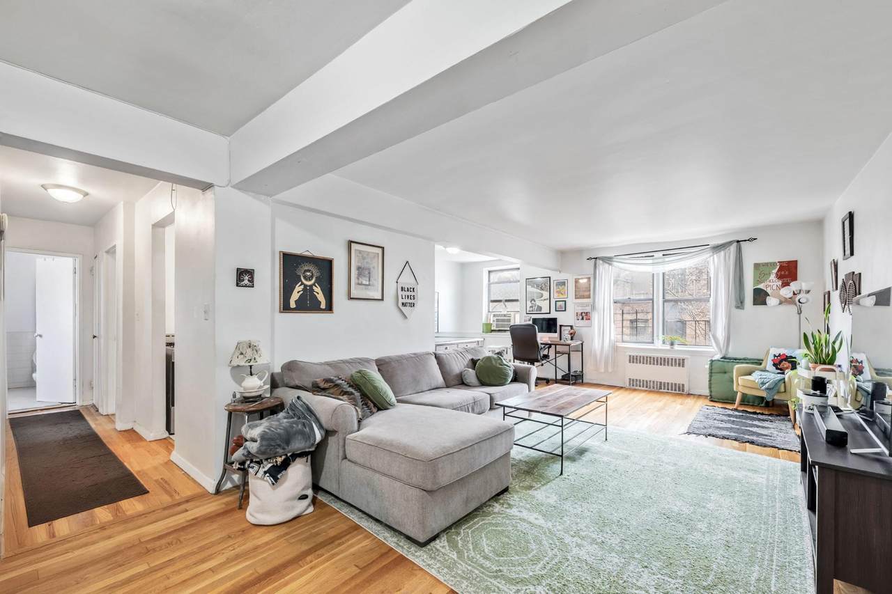 2420 Morris Avenue - Photo 1