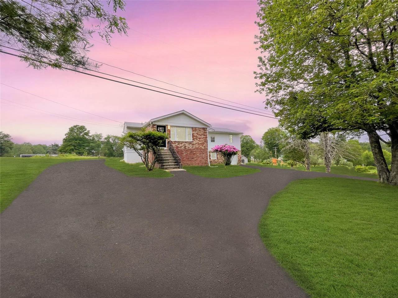 811 Happy Avenue - Photo 1