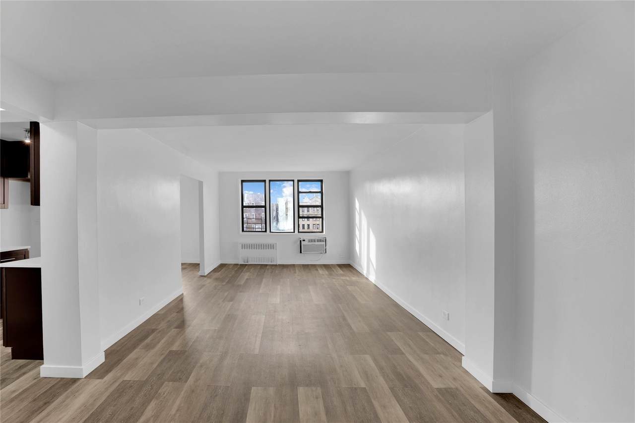 3184 Grand - Photo 1