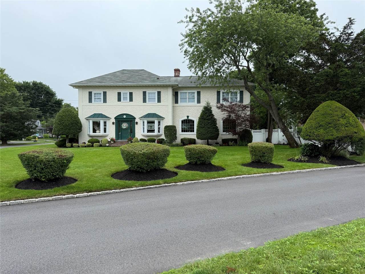 1 Bayview Avenue - Photo 1