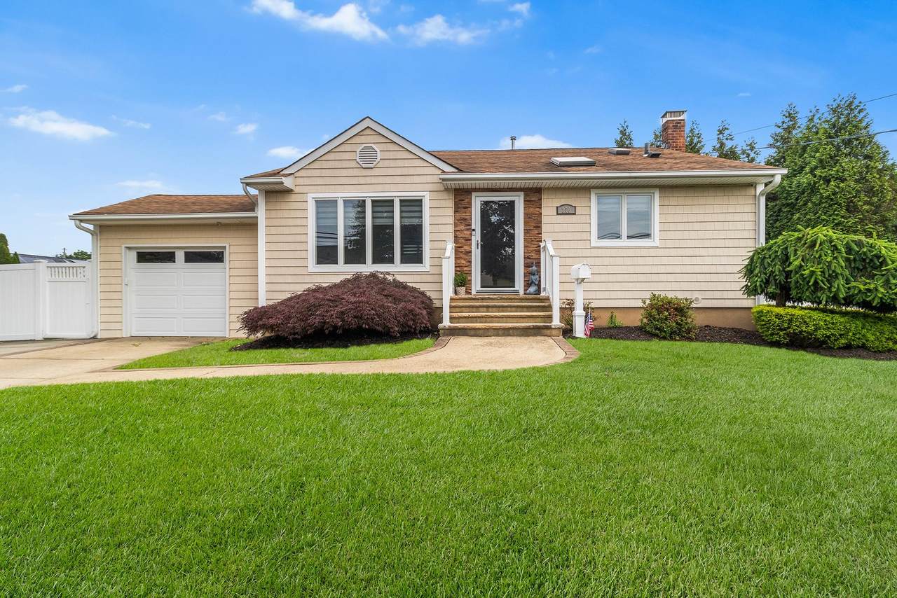 270 Farmers Avenue - Photo 1