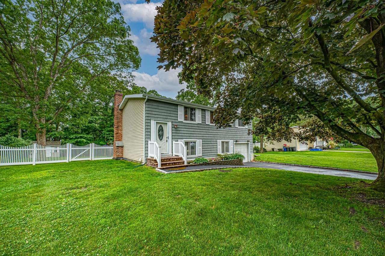 4 Mayflower Lane - Photo 1