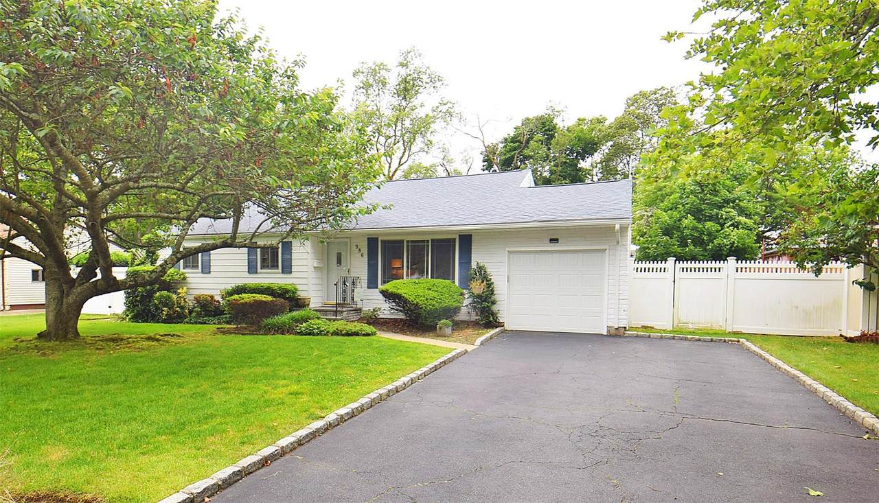 986 Gardiner Drive - Photo 1