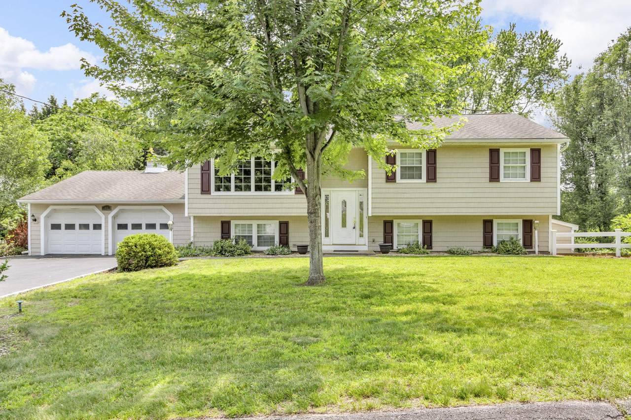 42 Robin Drive - Photo 1