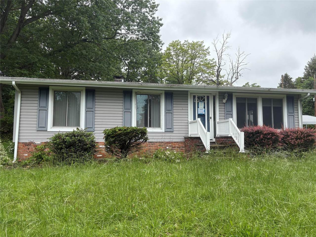 25 Mohawk Drive - Photo 1