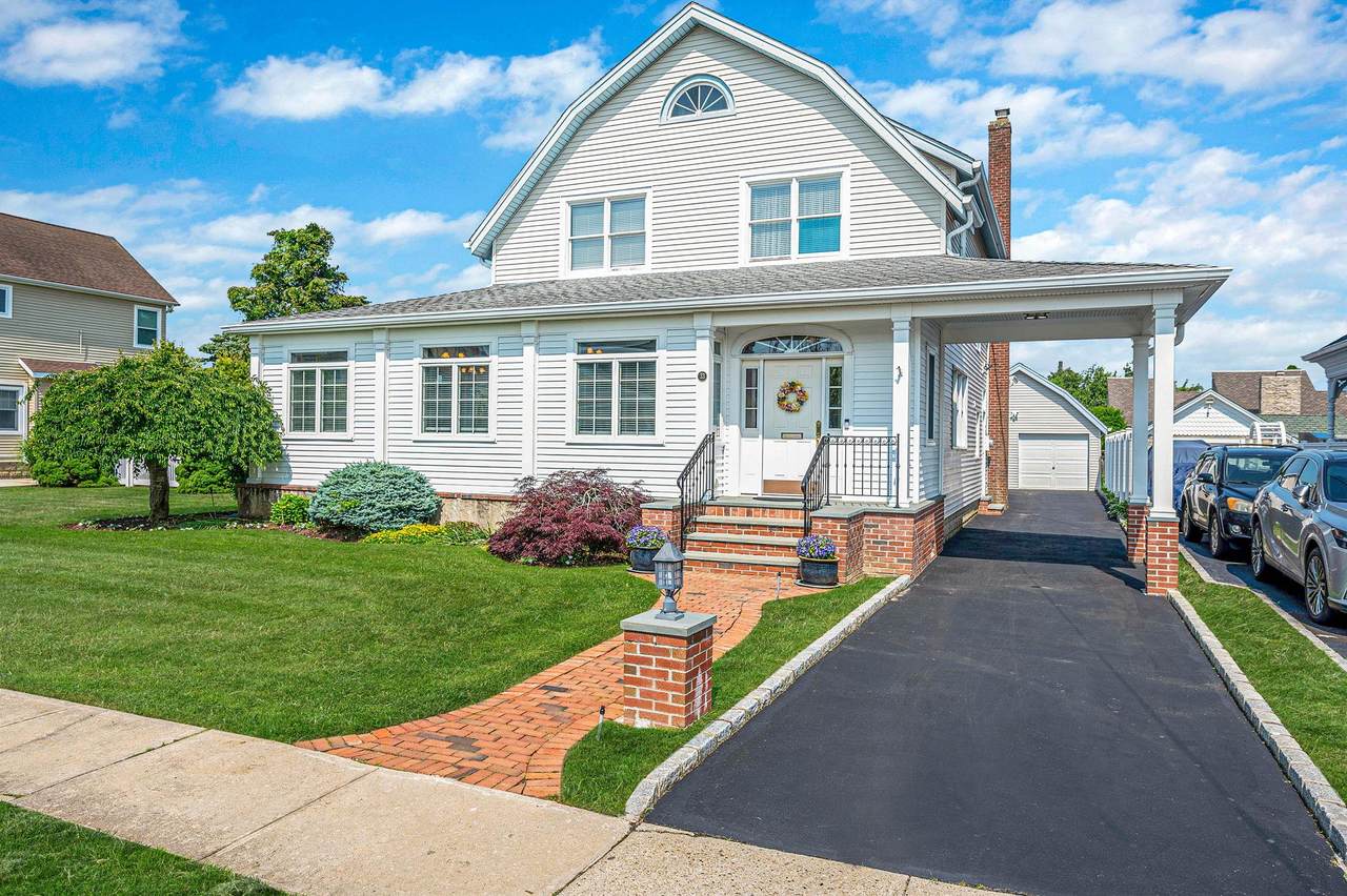 33 Bay Avenue - Photo 1