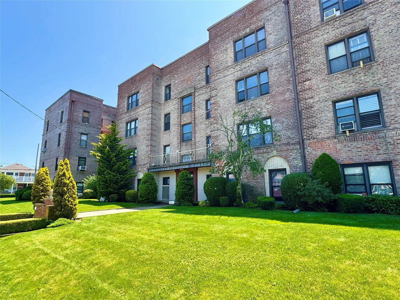 128-11 Newport Avenue - Photo 1