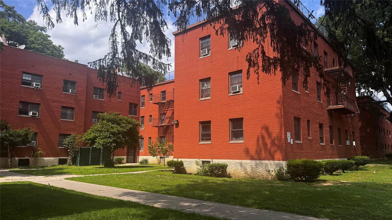 14133 78th Ave - Photo 1