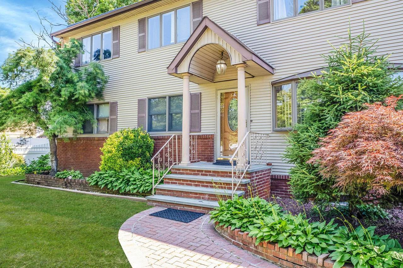 7 Patricia Avenue - Photo 1