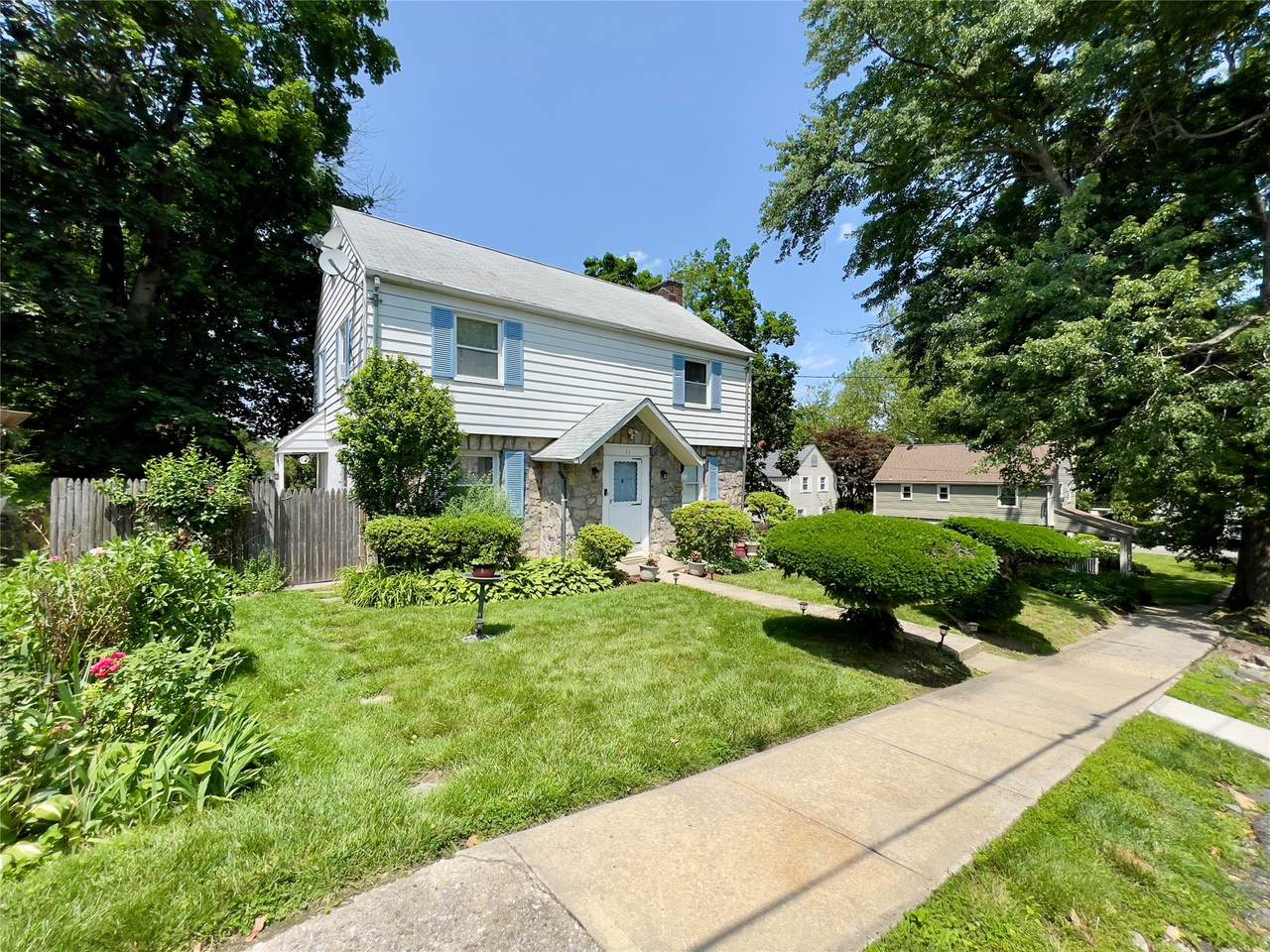 11 Crest Avenue - Photo 1